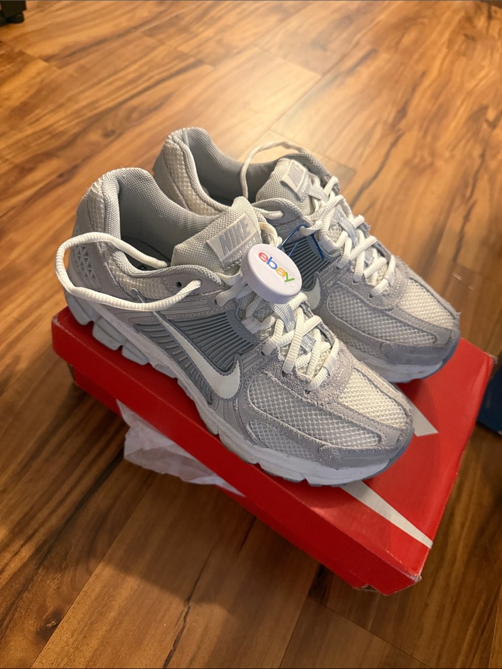 Nike women Vomero 5 platinum US size7
